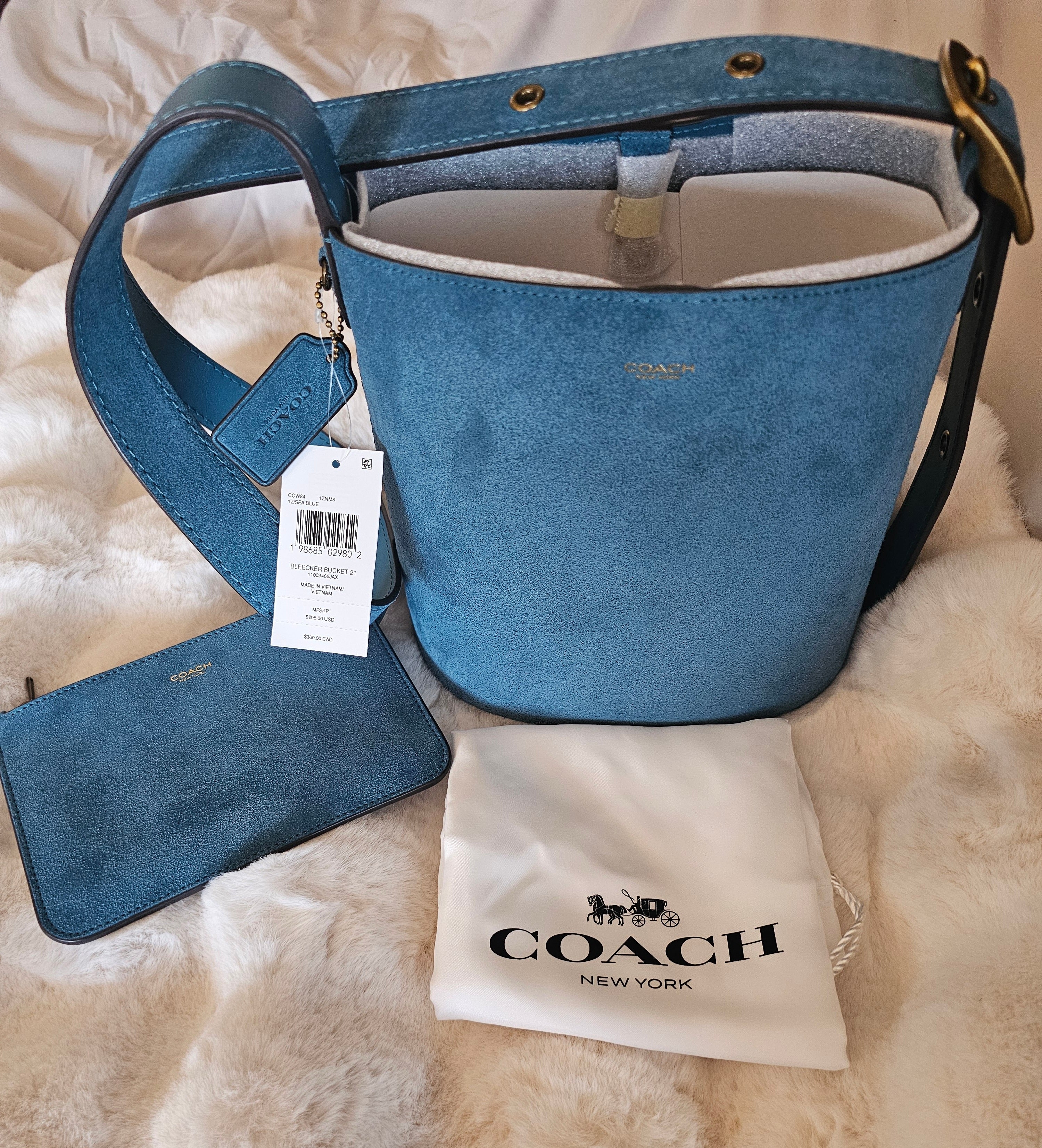 Coach NWT Bleeker Bucket 21 Bag With Wristlet