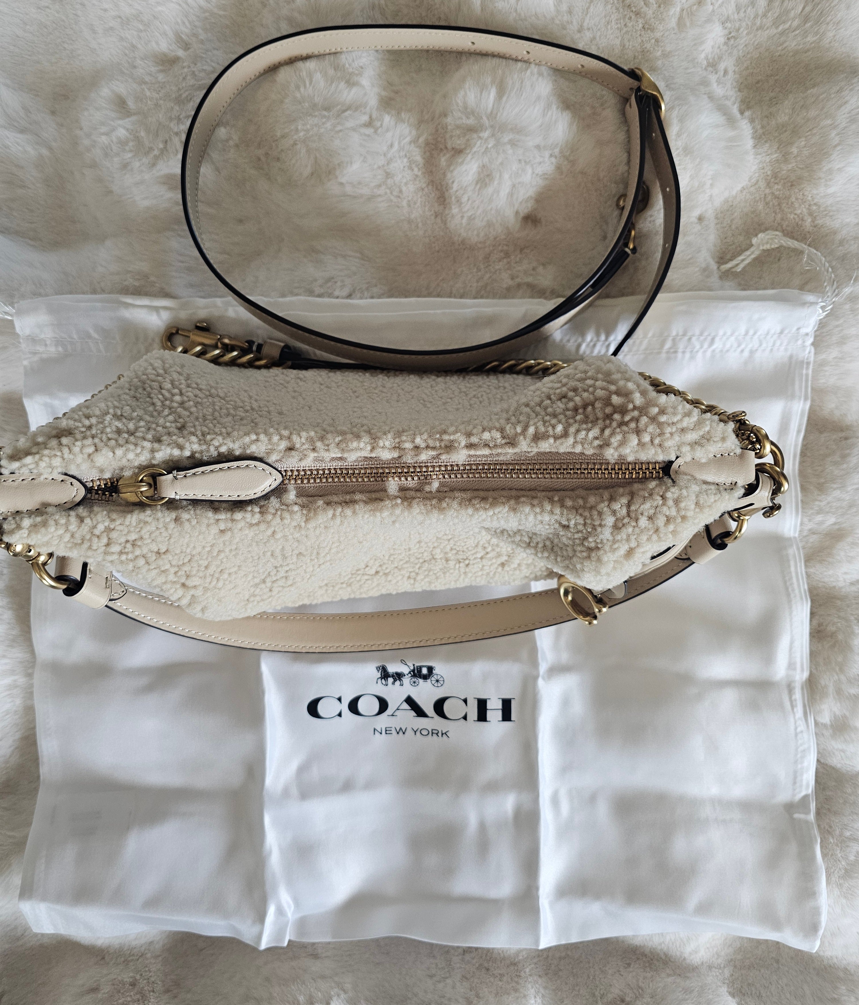Coach NWT Juliet 25 Shoulder Bag in Cream Shearling